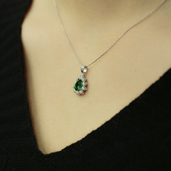 Diamant Drop Smaragd Entourage Halskette