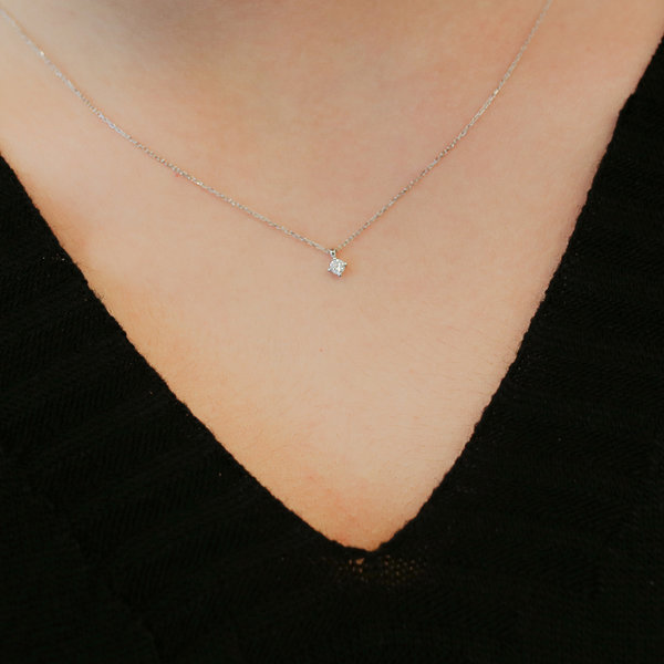 0,09 ct Diamond Solitaire Necklace 14 carat white gold