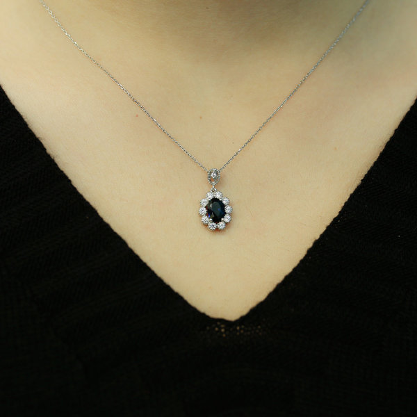 Ovaler Sapphire Entourage Necklace Diamonds 585 white gold