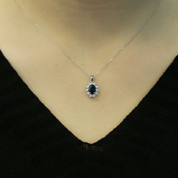 Ovaler Sapphire Entourage Necklace Diamonds 585 14 carat white gold