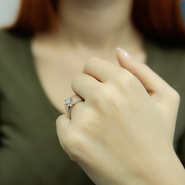 Diamond Engagement Ring 0,30 ct Effect