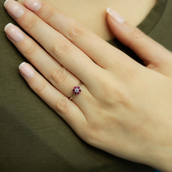 Diamant Rubin Gänseblümchen Ring 14 Karat Weißgold
