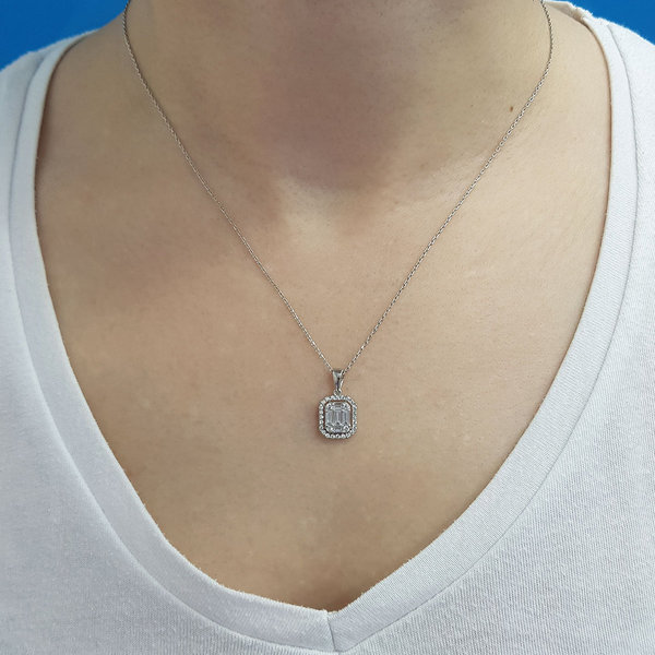 Halskette mit 0,61 Carat mit Carreé-Anhänger Diamanten in Baguette-Schliff